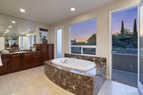 Bath - 2827 Sutter Ridge Dr, Chula Vista, CA 91914 photo 2 of 7