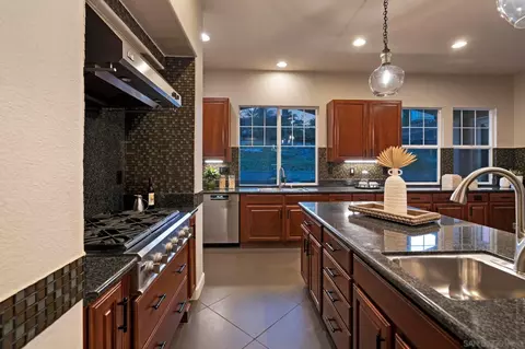 Kitchen - 2827 Sutter Ridge Dr, Chula Vista, CA 91914 photo 5 of 5