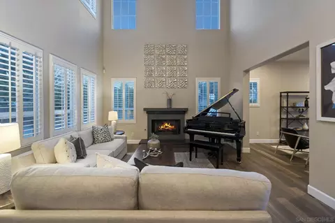 Living - 2827 Sutter Ridge Dr, Chula Vista, CA 91914 photo 4 of 9