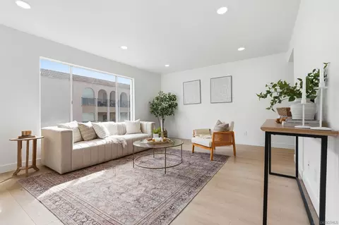 4750 Noyes St #204, San Diego, CA 92109