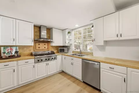 Kitchen - 1949 Clover Way, Escondido, CA 92026 photo 3 of 4