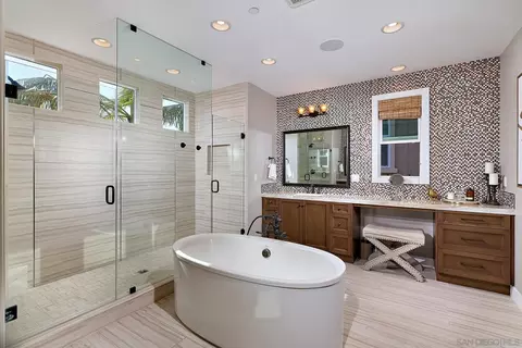 Bath - 4843 Nelson Ct, Carlsbad, CA 92010 photo 3 of 6