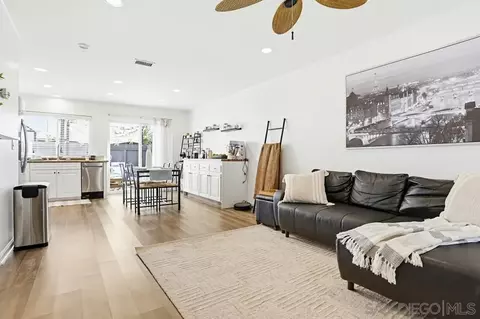 3466 Seabreeze Walk, Oceanside, CA 92056