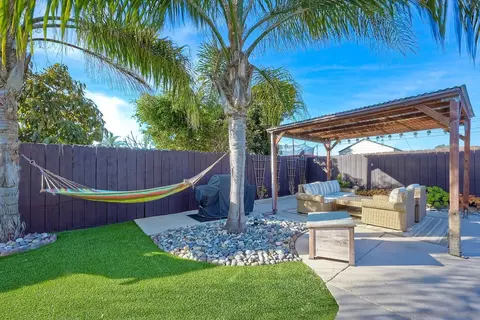 Exterior - 1122 Iris Ave, Imperial Beach, CA 91932 photo 2 of 8