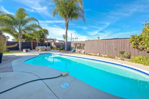 Exterior - 1122 Iris Ave, Imperial Beach, CA 91932 photo 3 of 8