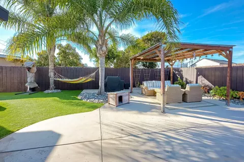 Exterior - 1122 Iris Ave, Imperial Beach, CA 91932 photo 4 of 8