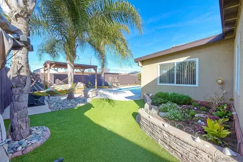Exterior - 1122 Iris Ave, Imperial Beach, CA 91932 photo 5 of 8