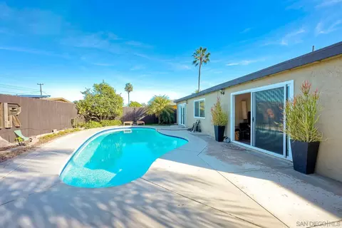 Exterior - 1122 Iris Ave, Imperial Beach, CA 91932 photo 7 of 8
