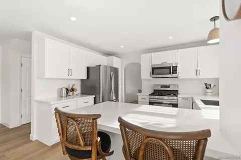 Kitchen - 2724 Chestnut Ave, Carlsbad, CA 92010 photo 2 of 6