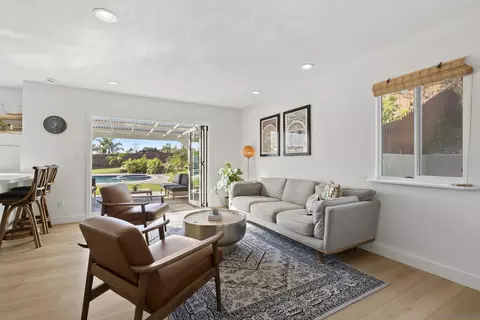 Living - 2724 Chestnut Ave, Carlsbad, CA 92010 photo 9 of 10