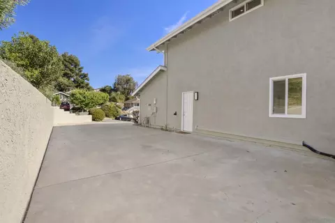 Exterior - 2724 Chestnut Ave, Carlsbad, CA 92010 photo 9 of 9