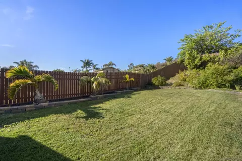Exterior - 2724 Chestnut Ave, Carlsbad, CA 92010 photo 7 of 9