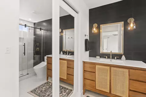 Bath - 2724 Chestnut Ave, Carlsbad, CA 92010 photo 1 of 4