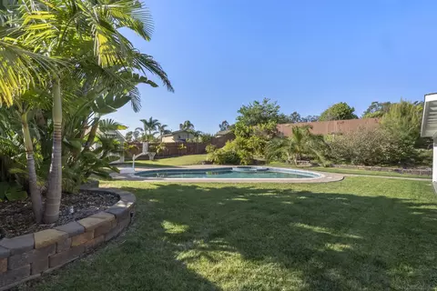 Exterior - 2724 Chestnut Ave, Carlsbad, CA 92010 photo 5 of 9