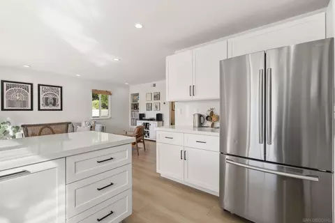 Kitchen - 2724 Chestnut Ave, Carlsbad, CA 92010 photo 5 of 6