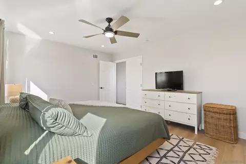 Bedroom - 2724 Chestnut Ave, Carlsbad, CA 92010 photo 3 of 5