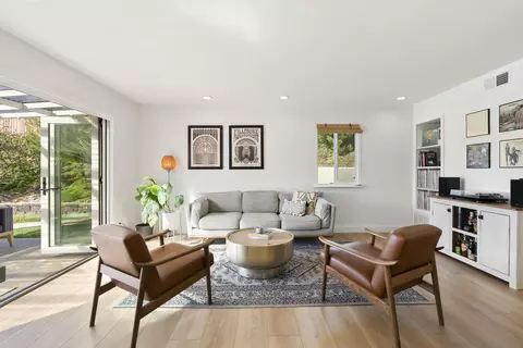 Living - 2724 Chestnut Ave, Carlsbad, CA 92010 photo 8 of 10