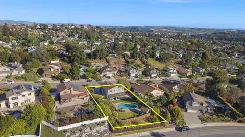 View/Area - 2724 Chestnut Ave, Carlsbad, CA 92010 photo 4 of 5