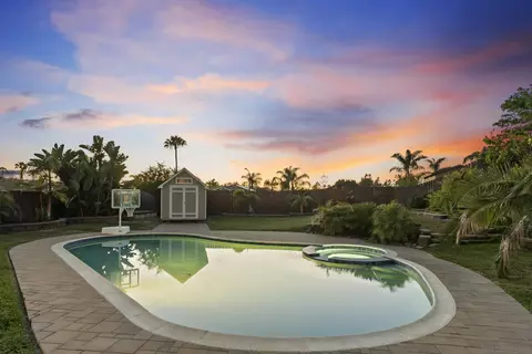 Exterior - 2724 Chestnut Ave, Carlsbad, CA 92010 photo 8 of 9