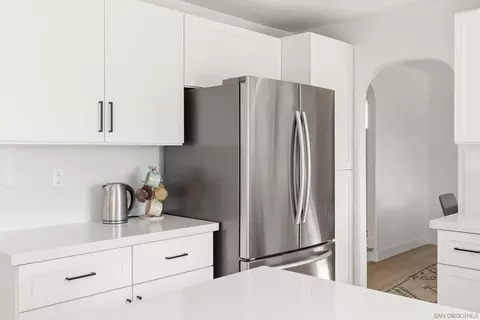 Kitchen - 2724 Chestnut Ave, Carlsbad, CA 92010 photo 6 of 6