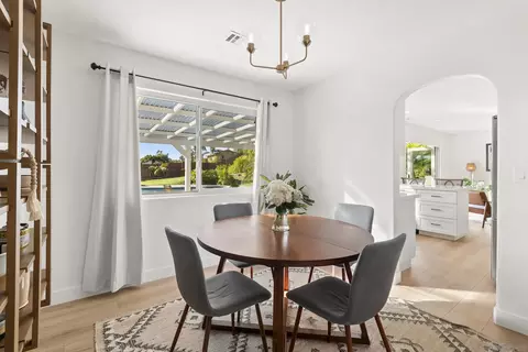 Dining - 2724 Chestnut Ave, Carlsbad, CA 92010 photo 3 of 3