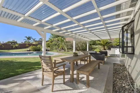 Exterior - 2724 Chestnut Ave, Carlsbad, CA 92010 photo 4 of 9
