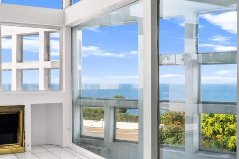 Living - 1550 Bluebird Ln, La Jolla, CA 92037 photo 1 of 9