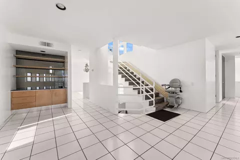 Entry Way - 1550 Bluebird Ln, La Jolla, CA 92037 photo 2 of 3