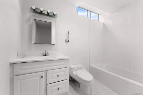 Bath - 1550 Bluebird Ln, La Jolla, CA 92037 photo 2 of 3