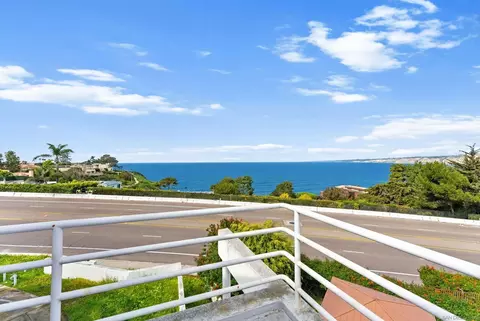View/Area - 1550 Bluebird Ln, La Jolla, CA 92037 photo 6 of 7