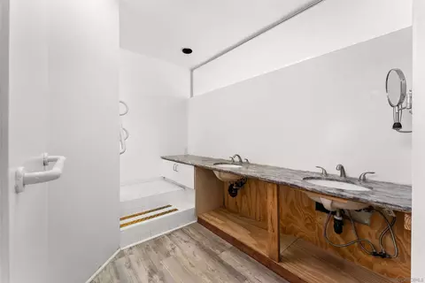 Bath - 1550 Bluebird Ln, La Jolla, CA 92037 photo 3 of 3