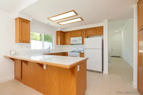 Kitchen - 43765 Corte Amaya, Temecula, CA 92592 photo 1 of 2