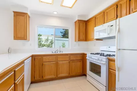 Kitchen - 43765 Corte Amaya, Temecula, CA 92592 photo 2 of 2