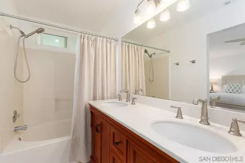 Bath - 43765 Corte Amaya, Temecula, CA 92592 photo 2 of 2