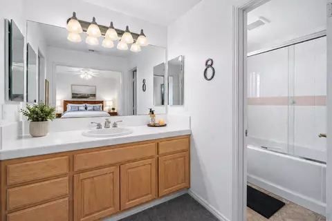 Bath - 9350 Golondrina Dr, La Mesa, CA 91941 photo 1 of 3