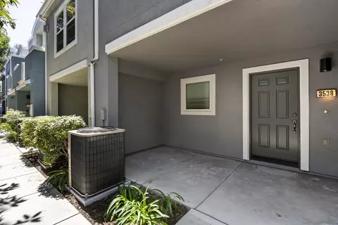 3538 Shoreline Bluff Ln, San Diego, CA 92110