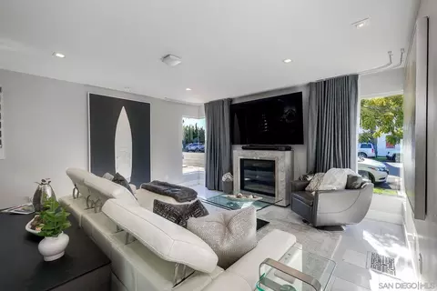 Living - 911 9th St, Coronado, CA 92118 photo 2 of 4