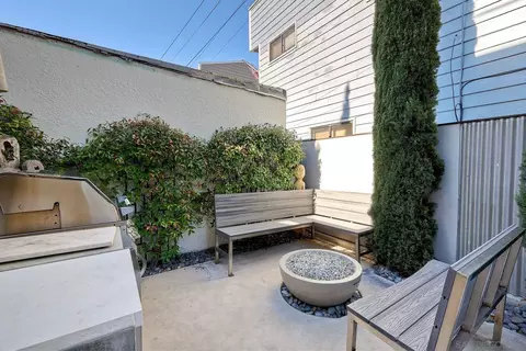 Exterior - 911 9th St, Coronado, CA 92118 photo 3 of 8
