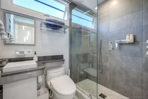 Bath - 911 9th St, Coronado, CA 92118 photo 4 of 4
