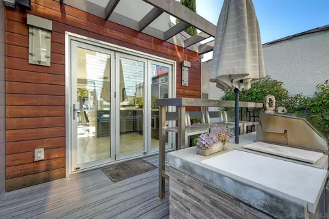 Exterior - 911 9th St, Coronado, CA 92118 photo 4 of 8