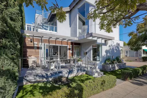 911 9th St, Coronado, CA 92118