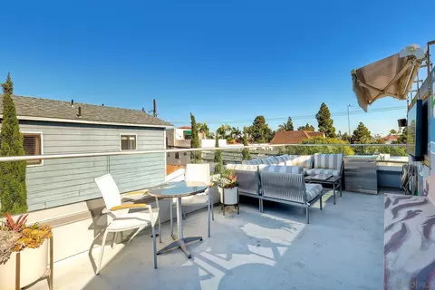 Exterior - 911 9th St, Coronado, CA 92118 photo 6 of 8