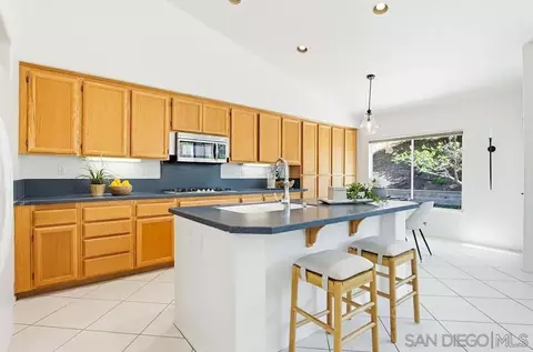 Kitchen - 5101 Palmera Dr, Oceanside, CA 92056 photo 4 of 5