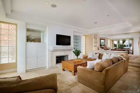 Living - 1630 Neptune Ave, Encinitas, CA 92024 photo 3 of 3