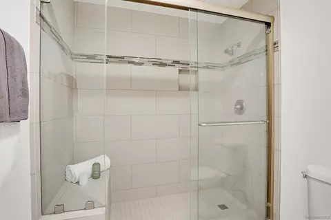 Bath - 1024 Gleneagles, Vista, CA 92081 photo 3 of 3