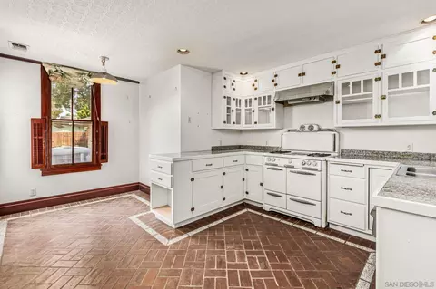 Kitchen - 544 S Juniper St, Escondido, CA 92025 photo 2 of 2