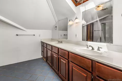 Bath - 544 S Juniper St, Escondido, CA 92025 photo 2 of 3