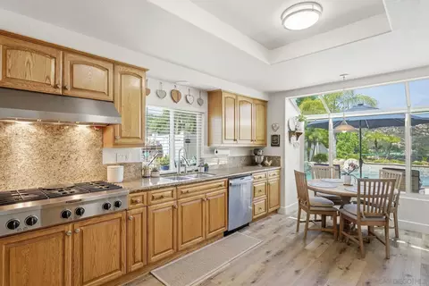 Kitchen - 8850 Summerhill Pt, Alpine, CA 91901 photo 2 of 3