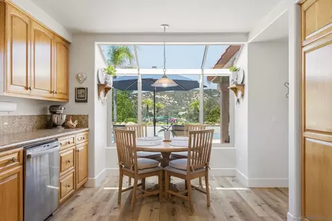 Kitchen - 8850 Summerhill Pt, Alpine, CA 91901 photo 3 of 3