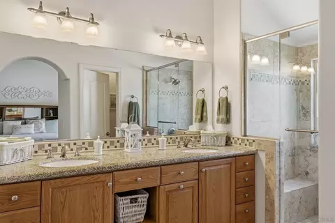 Bath - 8850 Summerhill Pt, Alpine, CA 91901 photo 1 of 4